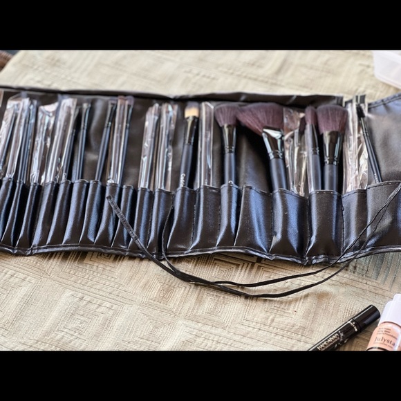 Makeup brushes - professional - Picture 1 of 1